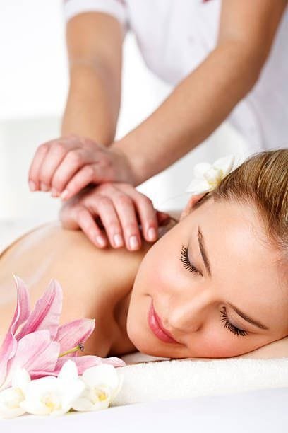 Relaxing body massage at home
